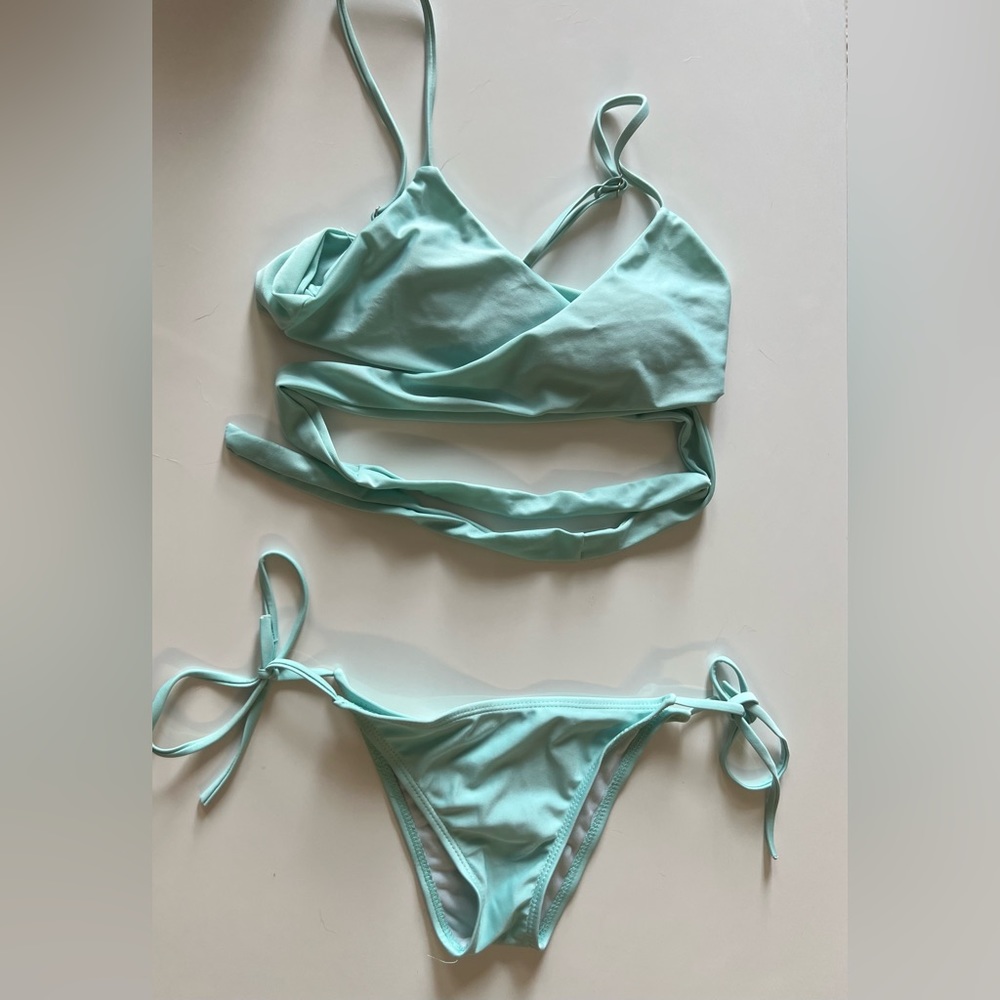 Bathing suit bikini set - adjustable, multiple ways to tie top - never worn